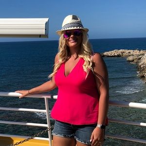 Meet your Posher, Courtney